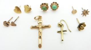 A 9ct gold crucifix, 9ct gold earrings etc (3.5g)