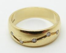 An 18ct gold ring set with diamonds, 7g, size M