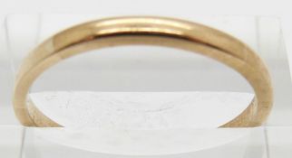 A 9ct gold wedding band/ring, 1.7g, size R