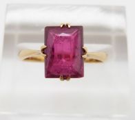 Art Deco 18ct gold ring set with a synthetic ruby, 2.8g, size M