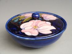 Moorcroft pedestal covered bowl in Magnolia pattern, H6cm x diameter 17cm
