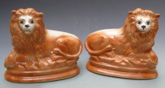 Pair of Staffordshire lions with glass eyes, H25 x L28cm