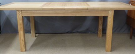 A contemporary oak or similar dining table with extending top with two leaves, max L231 min 160 x