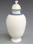 First period Worcester pedestal caddy/cover vase with blue crescent mark to base, H16.5cm