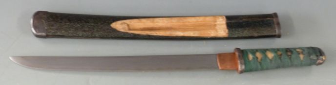 Japanese tanto blade with flecked saya signed Kanesada, L29.5cm
