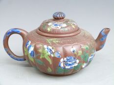 Chinese Yixing teapot with enamelled decoration H8.5cm