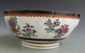 Armorial pedestal punch bowl, probably Samson, H12 x diameter 28cm