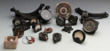Quantity of WWII and later aircraft instruments and gauges to include 6D/857  and 6D/430 oxygen