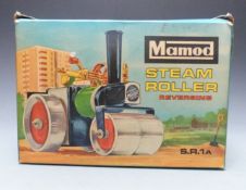 Mamod S.R.1.A live steam roller with reversing function, in original box.