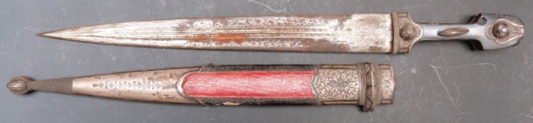 Arabian ornate dagger, the grooved and engraved blade leading to a horn handle decorated with