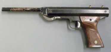 Italian RO71 .177 air pistol with shaped and chequered Bakelite grip, serial number 057784.