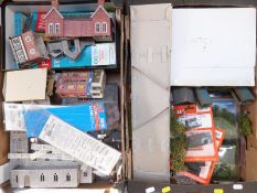A collection of Hornby, PECO, Gaugemaster, Wills and similar 00 gauge model railway buildings,