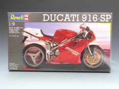 Revell 1:9 scale Ducati 916 SP model motorbike kit 07900, in original box.