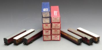 Fifteen Hornby Dublo 00 gauge coaches including Southern Rail, Royal Mail operating coach, BR etc,