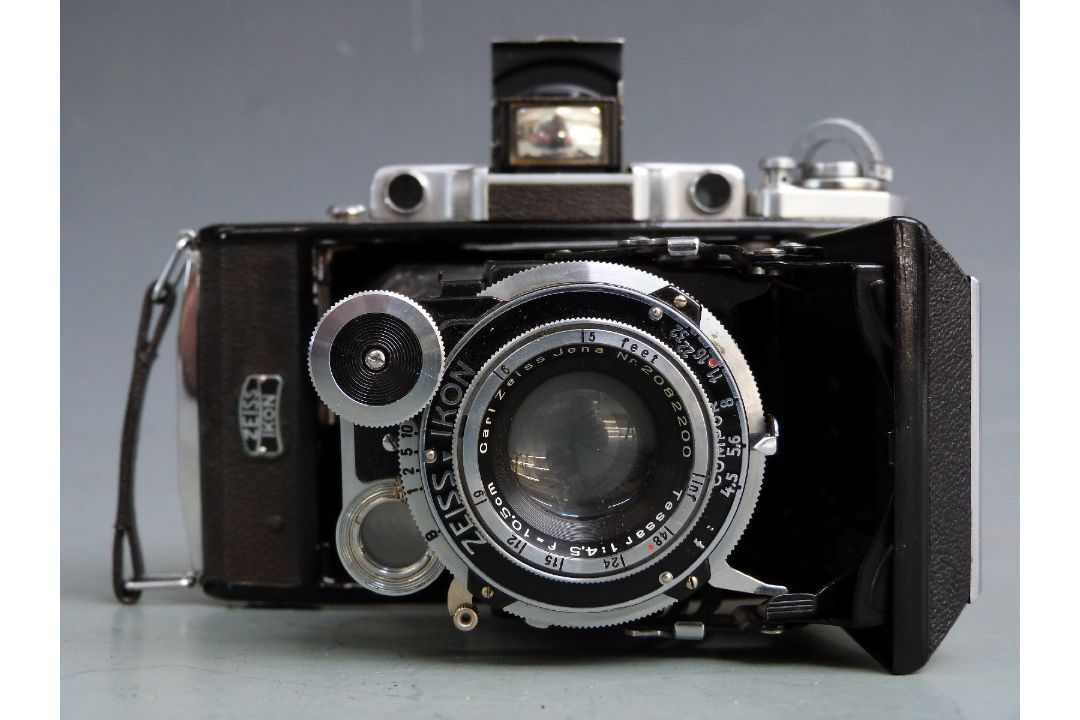Zeiss Ikon Super Ikonta 531/2 folding bellows camera with Tessar 1:4.5 f=10.5cm lens - Image 1 of 4