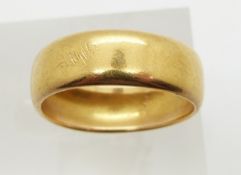A 22ct gold wedding band/ ring, Birmingham 1920, size P, 7.4g.
