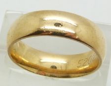 A 9ct gold wedding band, 6g, size P