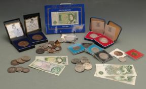 An amateur collection of coins to include Victorian crowns, modern cased silver crowns, UN Peace