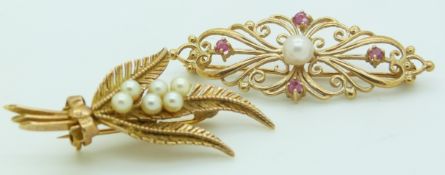 A 9ct gold brooch set with pearls and a 9ct gold brooch set with rubies and pearls, 7.6g