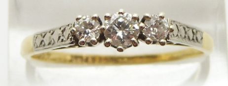 An 18ct gold ring set with three diamonds in a platinum setting, 3.1g, size W