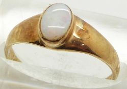A 9ct gold ring set with an opal cabochon, 1.6g, size N