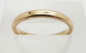A 9ct gold wedding ring, size L, 2g.