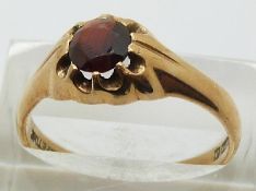 A 9ct gold ring set with a garnet, 4.0g, size S/T