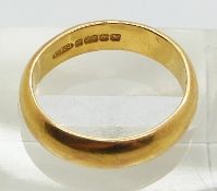 A 22ct gold ring/ wedding band, 6.1g, size M