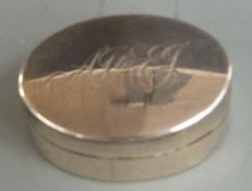Georgian hallmarked silver vinaigrette of oval form with gilt interior and pierced inner cover,