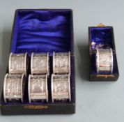 Cased set of six Edward VII hallmarked silver napkin rings, Chester 1907 maker Henry Williamson Ltd,
