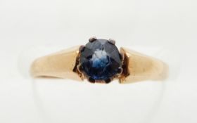 A yellow metal ring set with a sapphire, 1.3g, size J