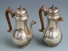 George V hallmarked silver coffee or teapot and hot water jug, London 1919 maker Wakely & Wheeler,