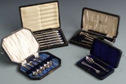 Five cased hallmarked silver spoons, Birmingham 1929 maker Barker Brothers Silver Ltd, weight