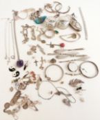 A collection of jewellery including agate, silver bracelet set with garnets, silver pendants, silver