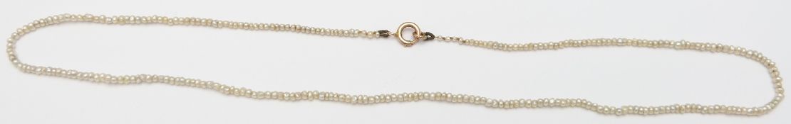 A single strand of seed pearls, 2.45g