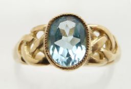 A 9ct gold ring set with an aquamarine, 3.3g, size M