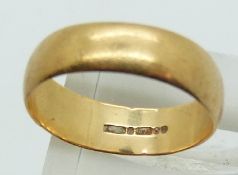 A 9ct gold wedding band/ ring, 3.5g, size S