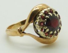 A 9ct gold ring set with garnets, 3.1g, size K