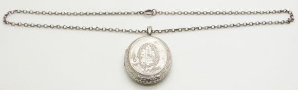 Victorian locket with buckle and floral decoration of silver chain