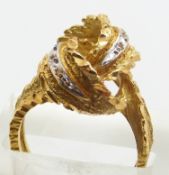 A yellow metal ring in a textured knot design, size M, 6.8g.