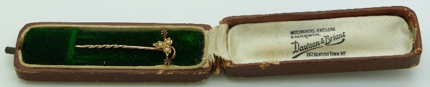 Edwardian 15ct gold stick pin set with rubies and seed pearls