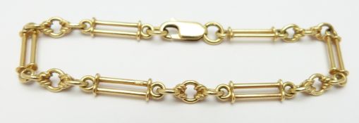 An 18ct gold bracelet made up of knot and elongated links, 13.7g