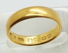A 22ct gold ring/ wedding band, Birmingham 1919, 4.6g, size L