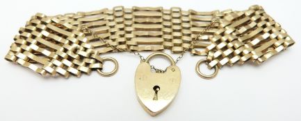 A 9ct gold gate bracelet, 21.5g