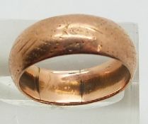 A 9ct rose gold wedding band,3.9g, size M