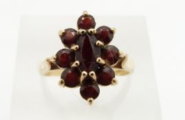 A 9ct gold ring set with garnets, 3.3g, size M