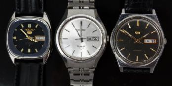 Three Seiko gentleman's wristwatches Quartz 3003 ref. 3863-7039 with day and date aperture, two-tone