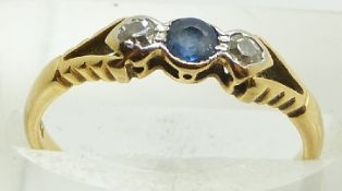 An 18ct gold ring set with a sapphire and two diamonds, 2g, size L