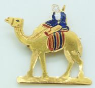 A yellow metal brooch depicting a camel set with enamel, 7.3g