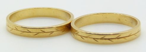 A pair of 18ct gold rings with foliate decoration, 4.7g, both size M